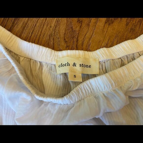 Cloth & Stone Anthropologie white off the shoulder lightweight top - Picture 2 of 2